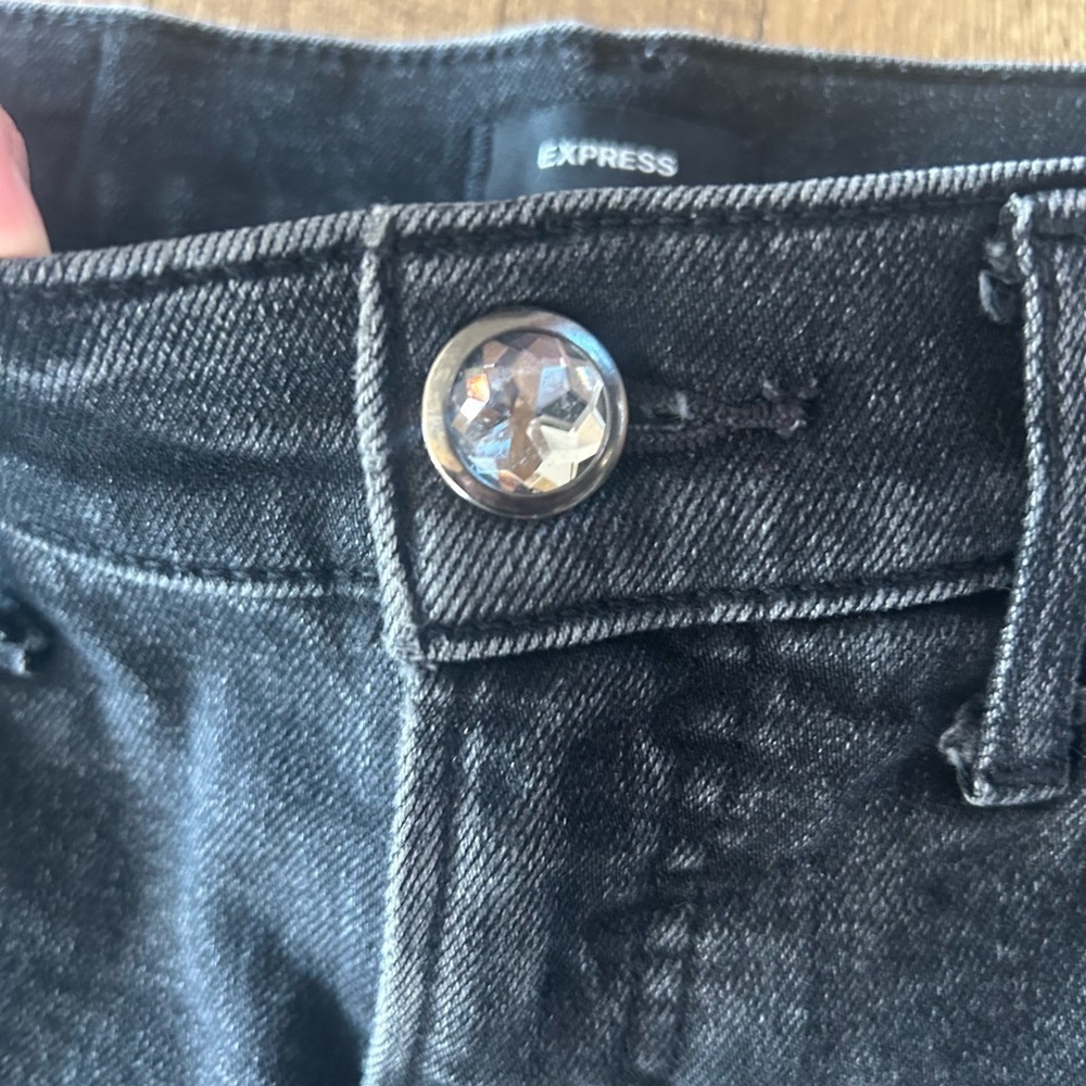 Express Modern Straight High Rise Jeans 4R | Black Wash | Rhinestone Button - Picture 6 of 12